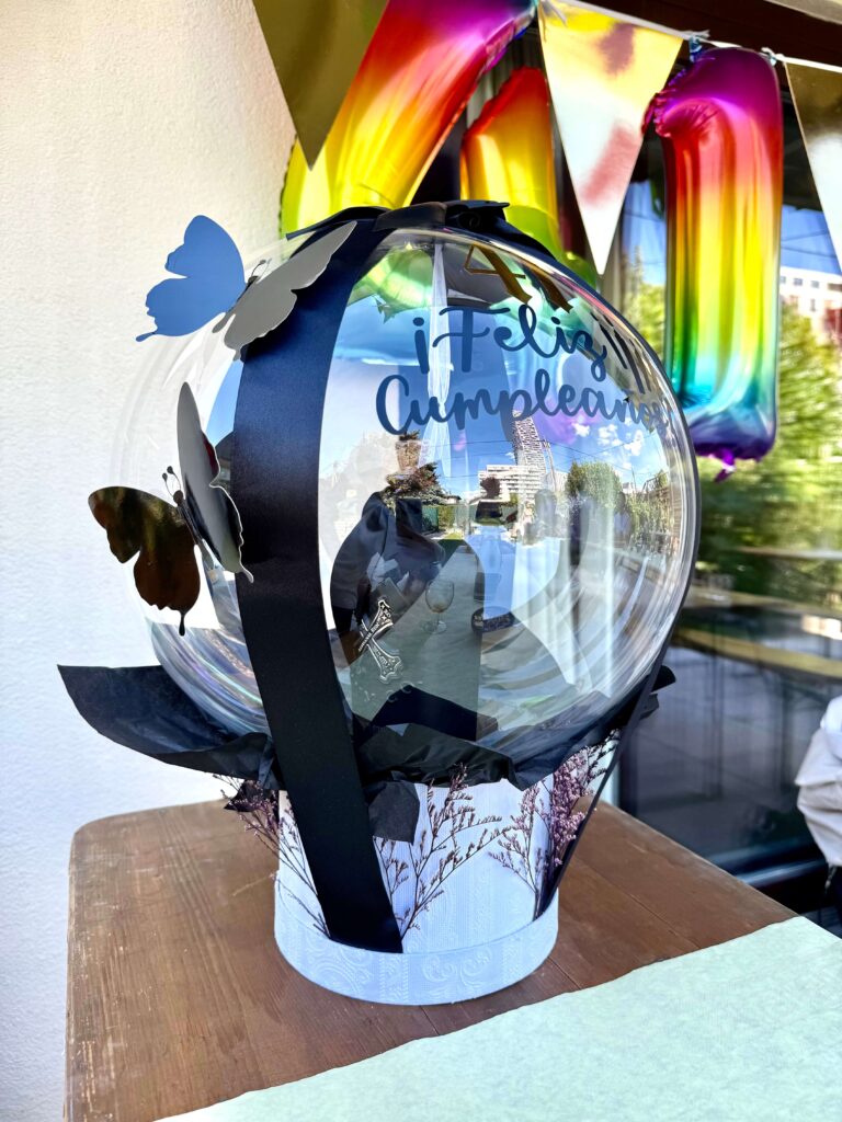 Bubble Bouquet mit Rumflasche im Ballon